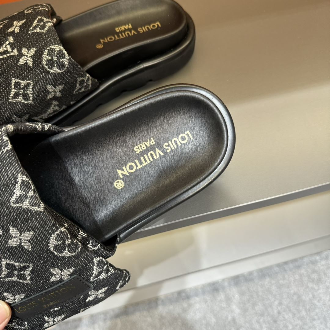 Louis Vuitton Slippers